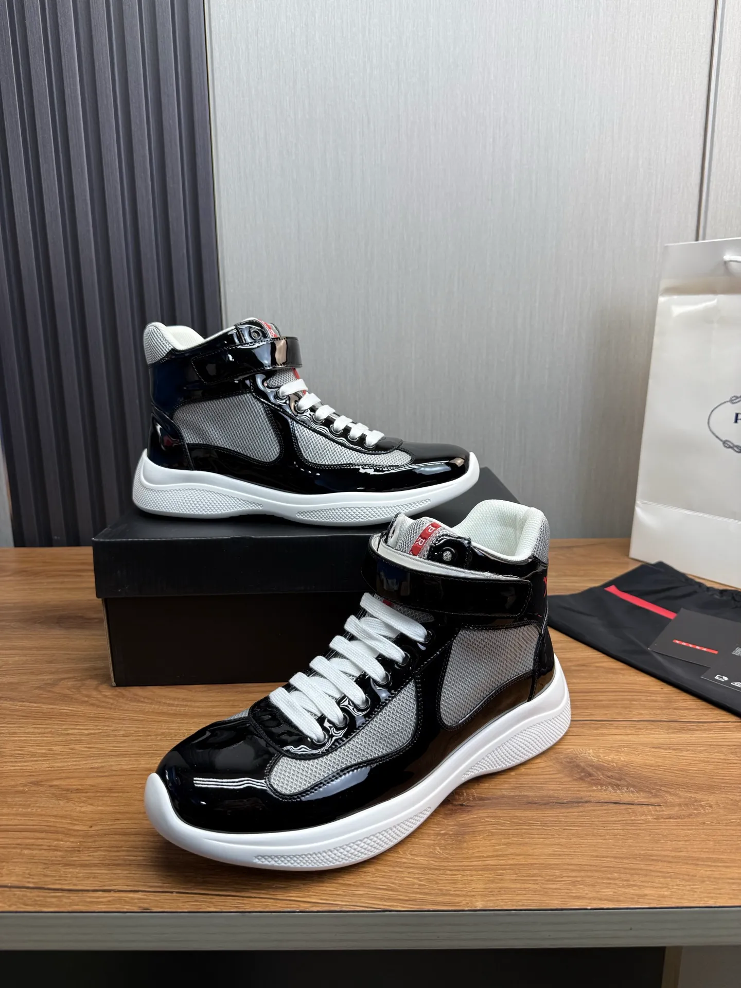 Men's shoes 700💰 [PRADA] Hot selling items🔥Must be recommended every day~~ Official website synchronized, 1:1 high quality shipments✔️ Imported cowhide fabric, cowhide lining, original bottom, high-end airplane box packaging🎁 38-45 (38.45 custom-made, non-refundable)